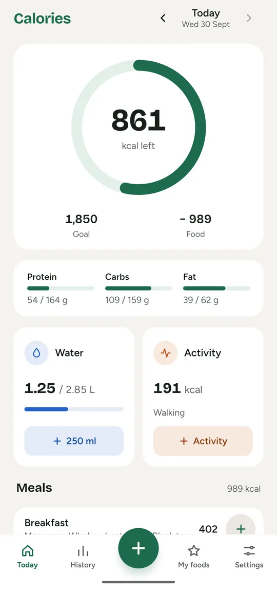 The Today screen of Calories: calories left, macros, water and activity